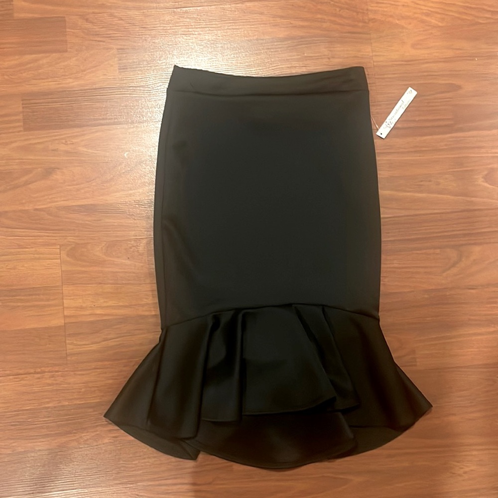 Black skirt.95% Polyester 5%Spandex.Made in USA.